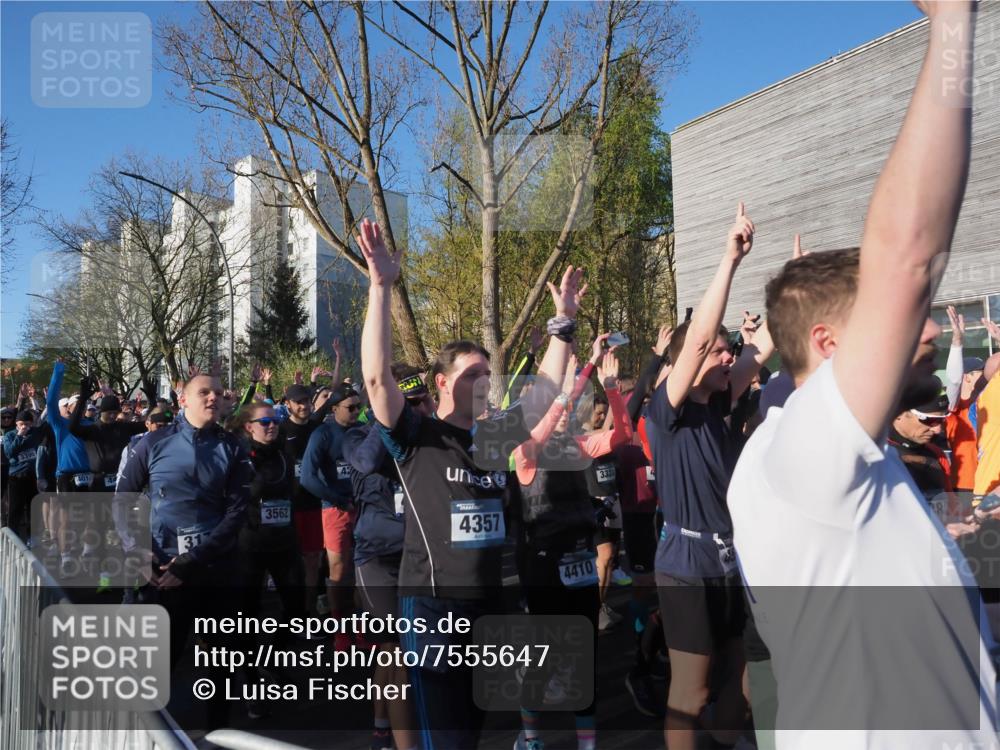 06.04.2025 - 44. Internationalen Wilhelmsburger Insellauf Luisa Fischer http://msf.ph/oto/7555647 06.04.2025 08:48:32 Ziel 3395, 3562, 4357, 4410, 3324, 8 meine-sportfotos.de