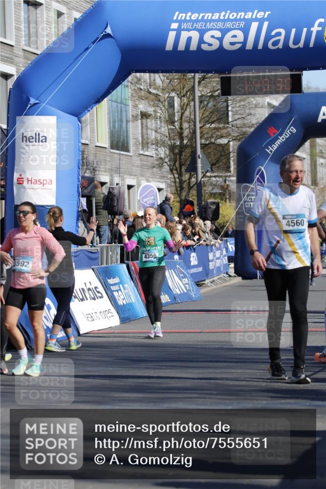 06.04.2025 - 44. Internationalen Wilhelmsburger Insellauf A. Gomolzig http://msf.ph/oto/7555651 06.04.2025 10:39:28 Ziel 3592, 3915, 4356, 4560, 4592 meine-sportfotos.de