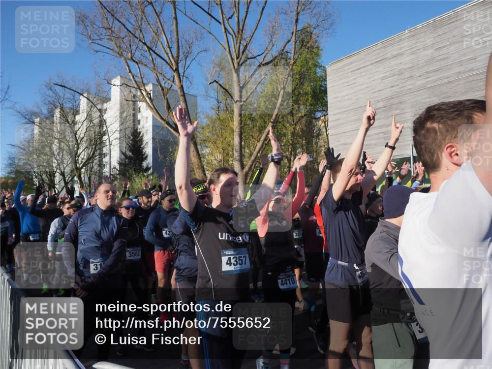 06.04.2025 - 44. Internationalen Wilhelmsburger Insellauf Luisa Fischer http://msf.ph/oto/7555652 06.04.2025 08:48:33 Ziel 4014, 31, 3562, 42, 4357, 2, 4410, 3 meine-sportfotos.de