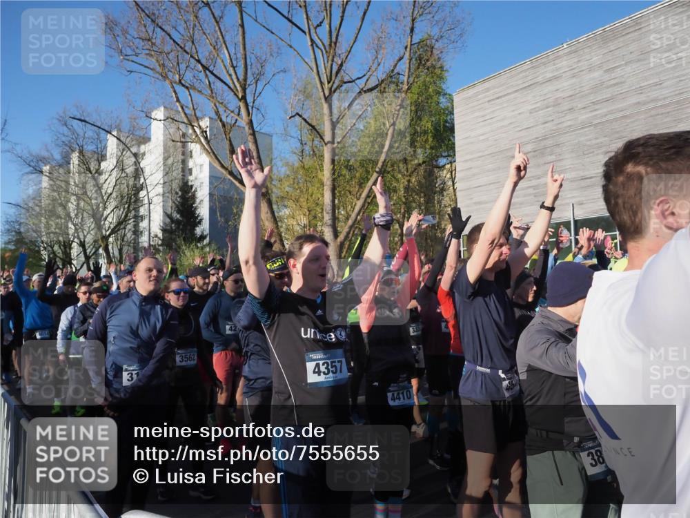 06.04.2025 - 44. Internationalen Wilhelmsburger Insellauf Luisa Fischer http://msf.ph/oto/7555655 06.04.2025 08:48:33 Ziel 1014, 3, 3562, 4357, 4410, 38 meine-sportfotos.de