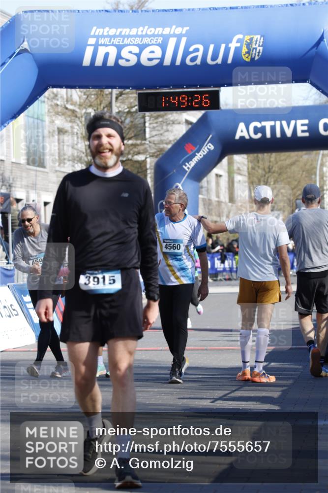 06.04.2025 - 44. Internationalen Wilhelmsburger Insellauf A. Gomolzig http://msf.ph/oto/7555657 06.04.2025 10:39:24 Ziel 3350, 3592, 3709, 3915, 4253, 4337, 4560, 4592 meine-sportfotos.de