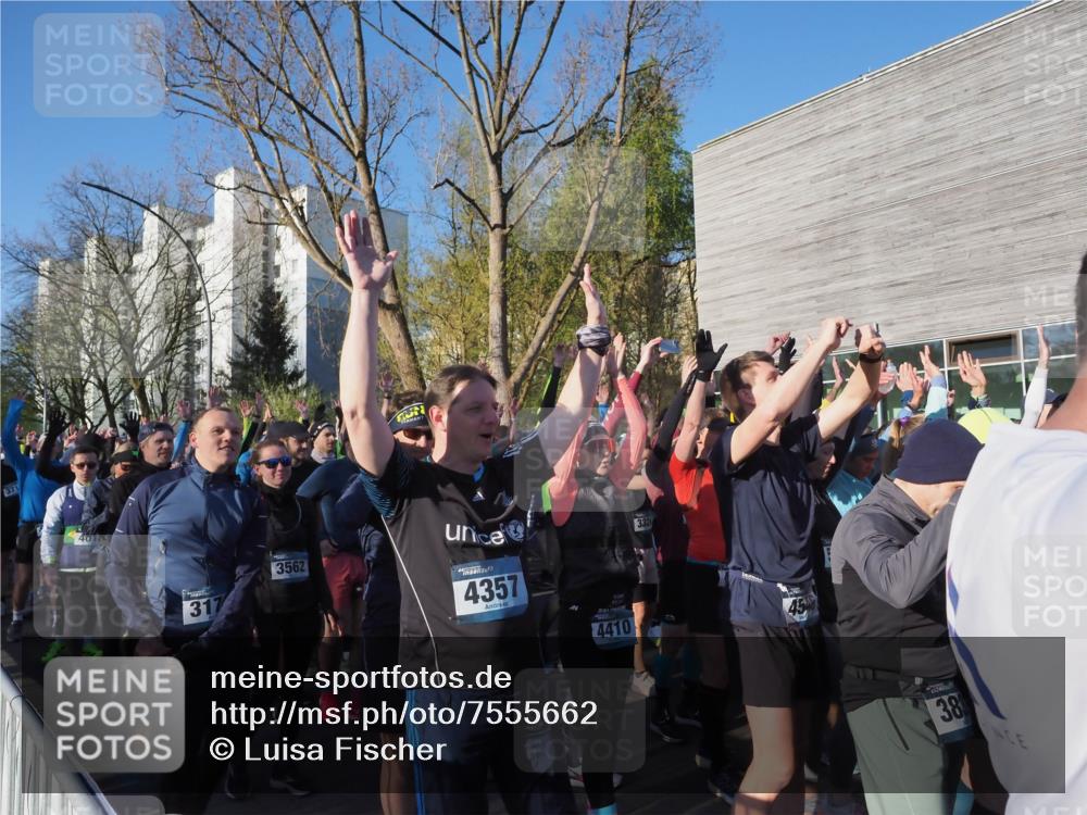 06.04.2025 - 44. Internationalen Wilhelmsburger Insellauf Luisa Fischer http://msf.ph/oto/7555662 06.04.2025 08:48:33 Ziel 371, 40, 317, 3562, 4357, 332, 4410, 45, 38 meine-sportfotos.de