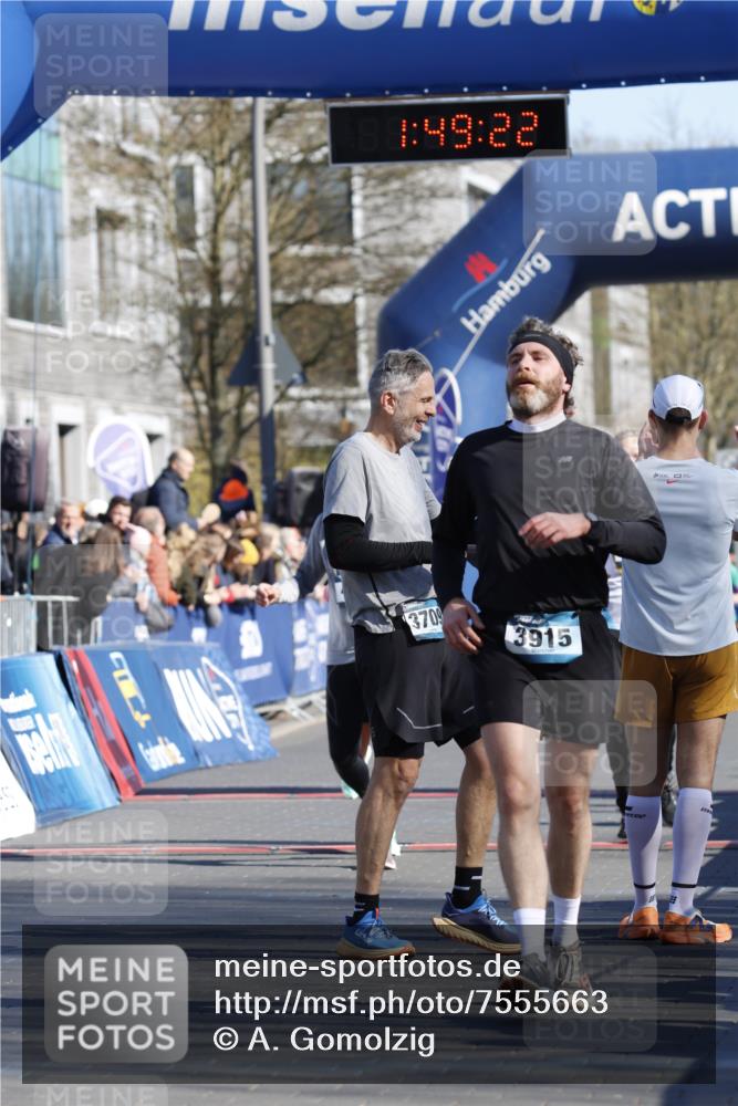 06.04.2025 - 44. Internationalen Wilhelmsburger Insellauf A. Gomolzig http://msf.ph/oto/7555663 06.04.2025 10:39:20 Ziel 3350, 3592, 3709, 3915, 4047, 4253, 4337, 4359, 4560, 4592 meine-sportfotos.de