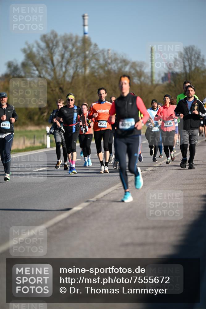 06.04.2025 - 44. Internationalen Wilhelmsburger Insellauf Dr. Thomas Lammeyer http://msf.ph/oto/7555672 06.04.2025 09:31:34 Laufen 4452, 4552, 15571, 3238 meine-sportfotos.de