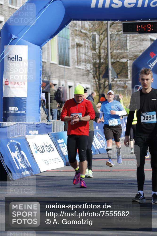 06.04.2025 - 44. Internationalen Wilhelmsburger Insellauf A. Gomolzig http://msf.ph/oto/7555682 06.04.2025 10:39:12 Ziel 3346, 3995, 4047, 4337, 4359 meine-sportfotos.de