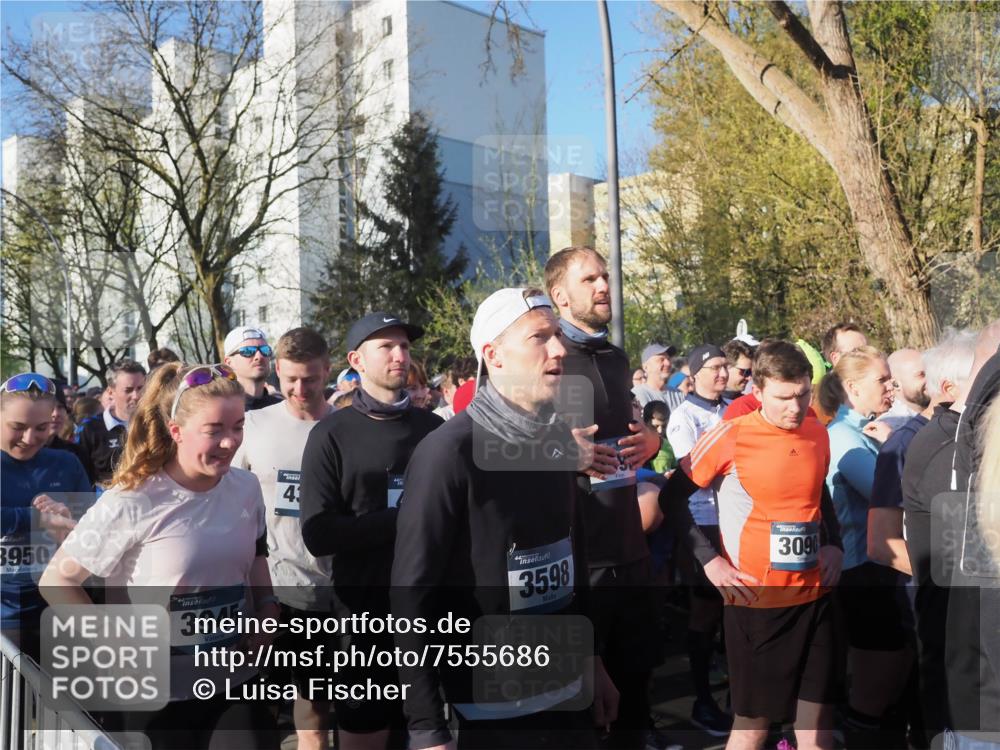 06.04.2025 - 44. Internationalen Wilhelmsburger Insellauf Luisa Fischer http://msf.ph/oto/7555686 06.04.2025 08:50:01 Ziel 3950, 3945, 43, 3598, 3090 meine-sportfotos.de