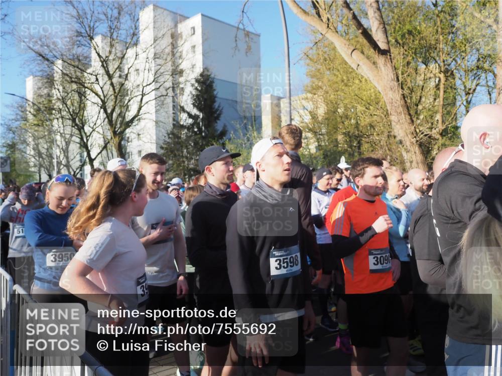 06.04.2025 - 44. Internationalen Wilhelmsburger Insellauf Luisa Fischer http://msf.ph/oto/7555692 06.04.2025 08:50:03 Ziel 51, 3950, 39, 3598, 309 meine-sportfotos.de