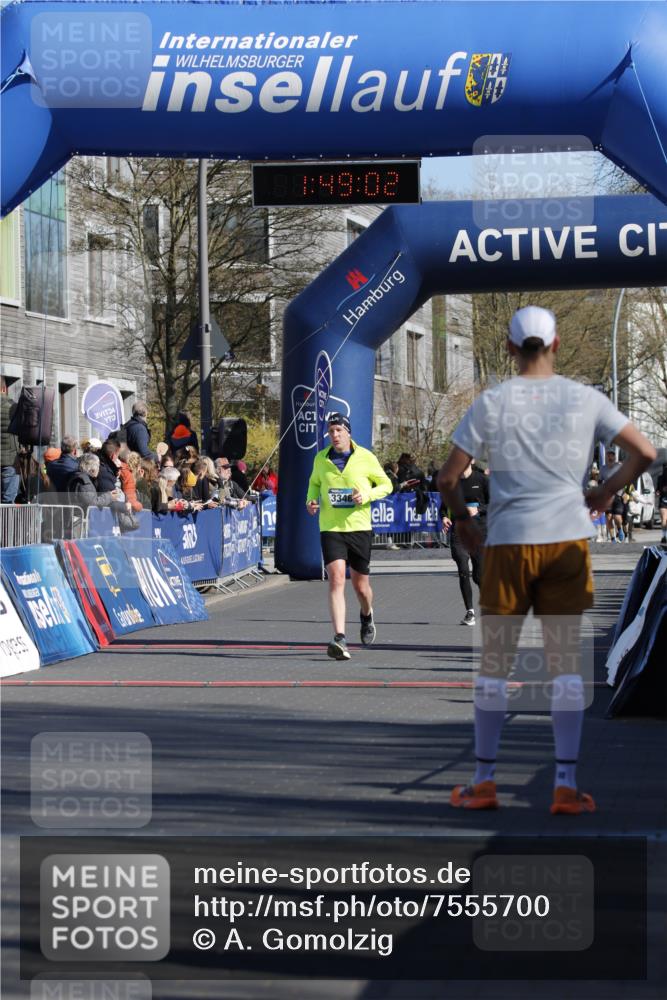 06.04.2025 - 44. Internationalen Wilhelmsburger Insellauf A. Gomolzig http://msf.ph/oto/7555700 06.04.2025 10:39:00 Ziel 3346, 3672, 4246, 5008 meine-sportfotos.de