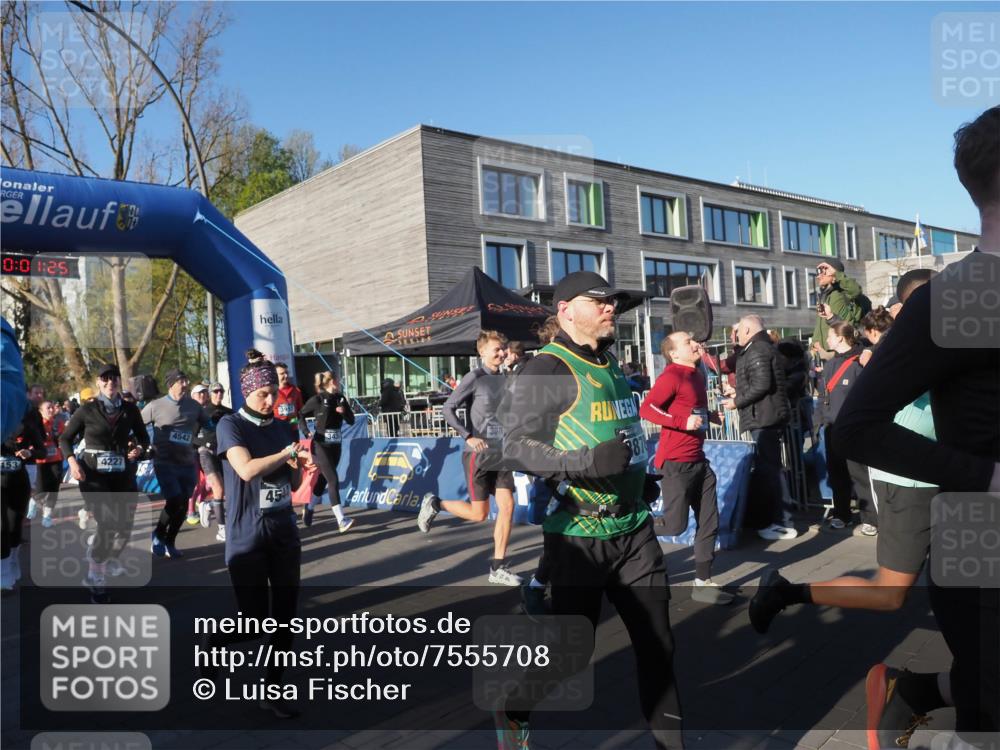 06.04.2025 - 44. Internationalen Wilhelmsburger Insellauf Luisa Fischer http://msf.ph/oto/7555708 06.04.2025 08:51:25 Ziel 0, 0, 1, 25, 153, 4227, 4542, 45, 3070 meine-sportfotos.de