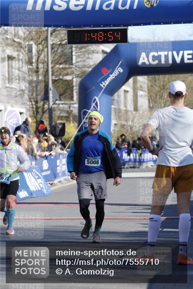 06.04.2025 - 44. Internationalen Wilhelmsburger Insellauf A. Gomolzig http://msf.ph/oto/7555710 06.04.2025 10:38:52 Ziel 3672, 4246, 5008, 5143 meine-sportfotos.de