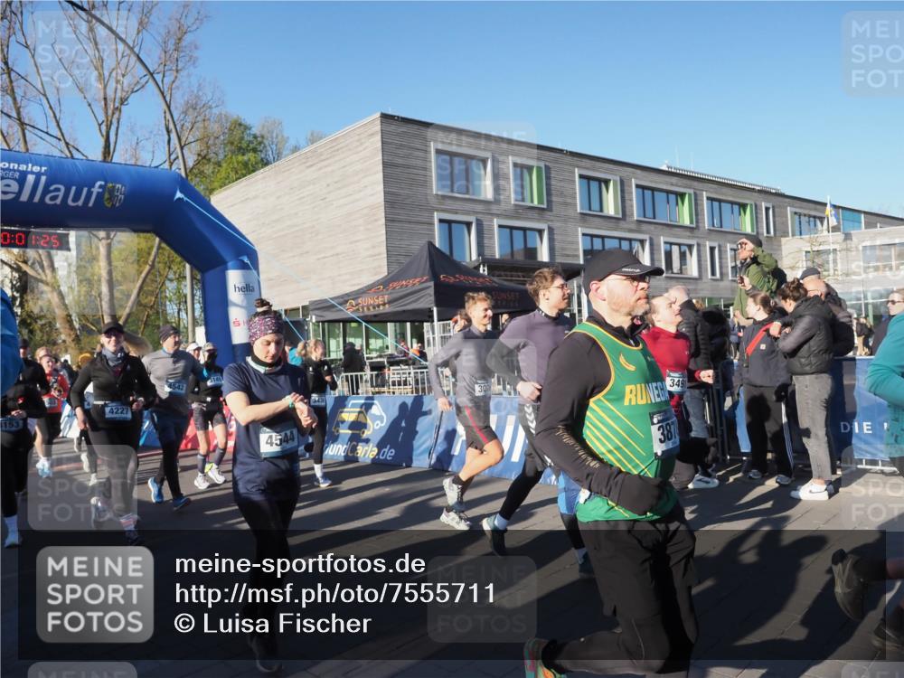 06.04.2025 - 44. Internationalen Wilhelmsburger Insellauf Luisa Fischer http://msf.ph/oto/7555711 06.04.2025 08:51:25 Ziel 0, 01, 25, 153, 4227, 4542, 3149, 4544, 30, 349, 387 meine-sportfotos.de