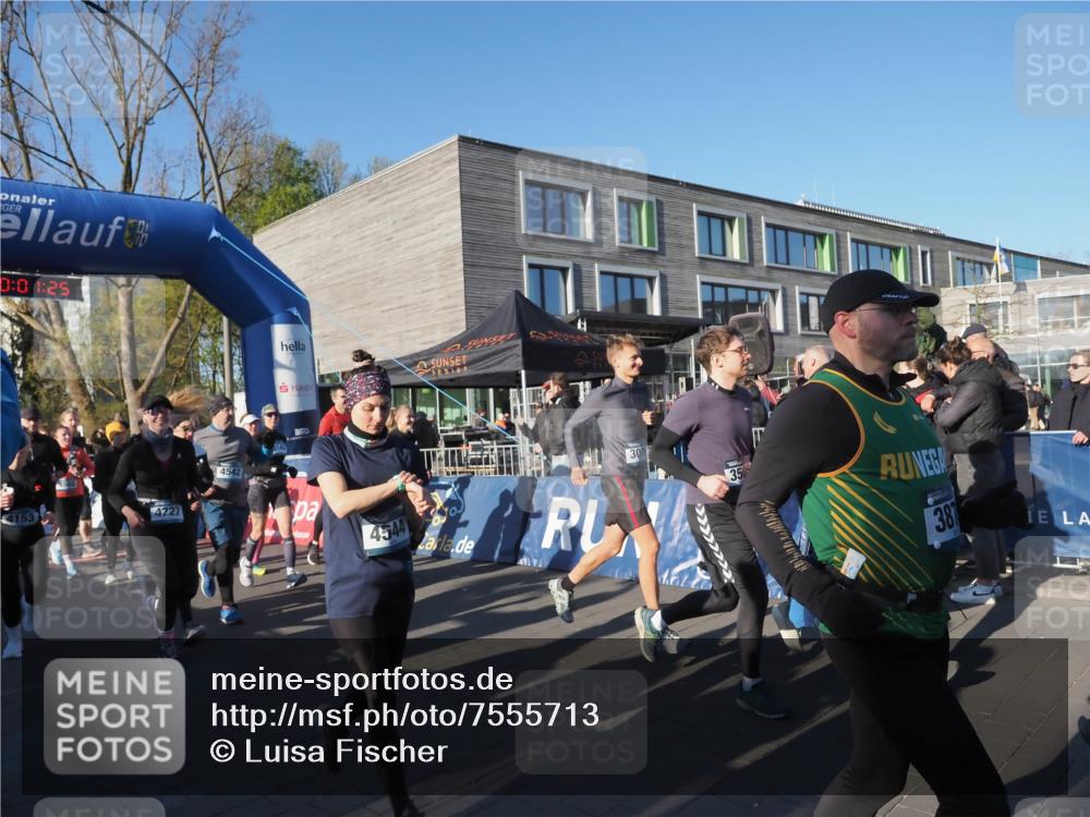 06.04.2025 - 44. Internationalen Wilhelmsburger Insellauf Luisa Fischer http://msf.ph/oto/7555713 06.04.2025 08:51:25 Ziel 0, 01, 25, 4153, 4227, 4542, 4544, 307, 350, 387 meine-sportfotos.de
