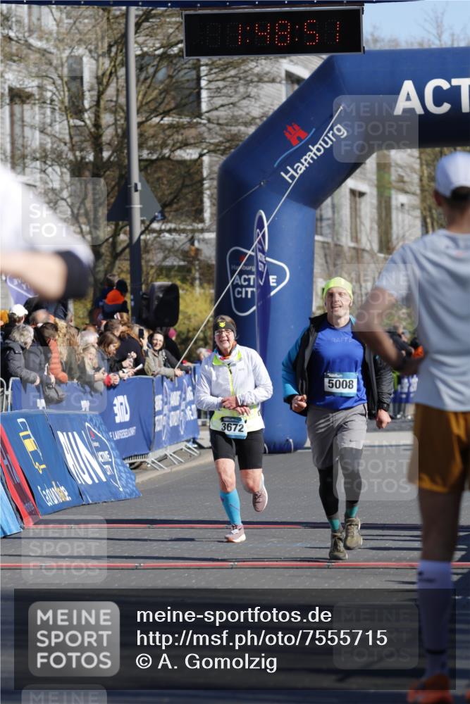 06.04.2025 - 44. Internationalen Wilhelmsburger Insellauf A. Gomolzig http://msf.ph/oto/7555715 06.04.2025 10:38:50 Ziel 3672, 3898, 4246, 5008, 5143 meine-sportfotos.de