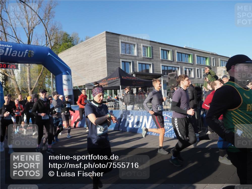 06.04.2025 - 44. Internationalen Wilhelmsburger Insellauf Luisa Fischer http://msf.ph/oto/7555716 06.04.2025 08:51:25 Ziel 0, 0, 1, 25, 4227, 4542, 3149, 45, 307 meine-sportfotos.de