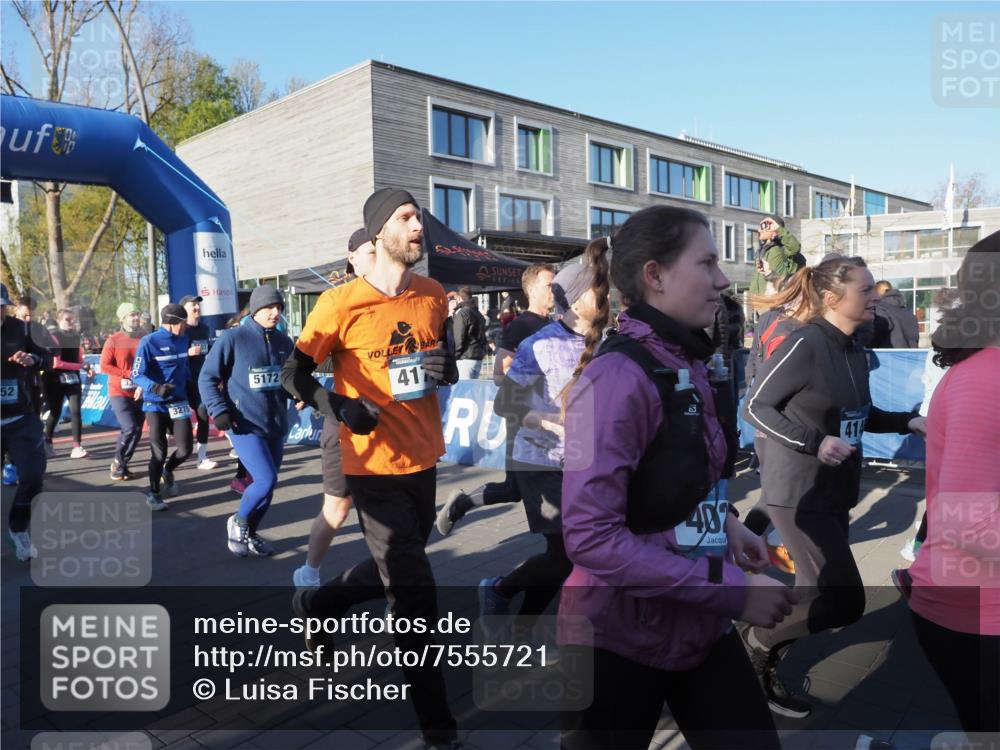 06.04.2025 - 44. Internationalen Wilhelmsburger Insellauf Luisa Fischer http://msf.ph/oto/7555721 06.04.2025 08:51:43 Ziel 52, 3275, 5172, 417, 414, 407 meine-sportfotos.de