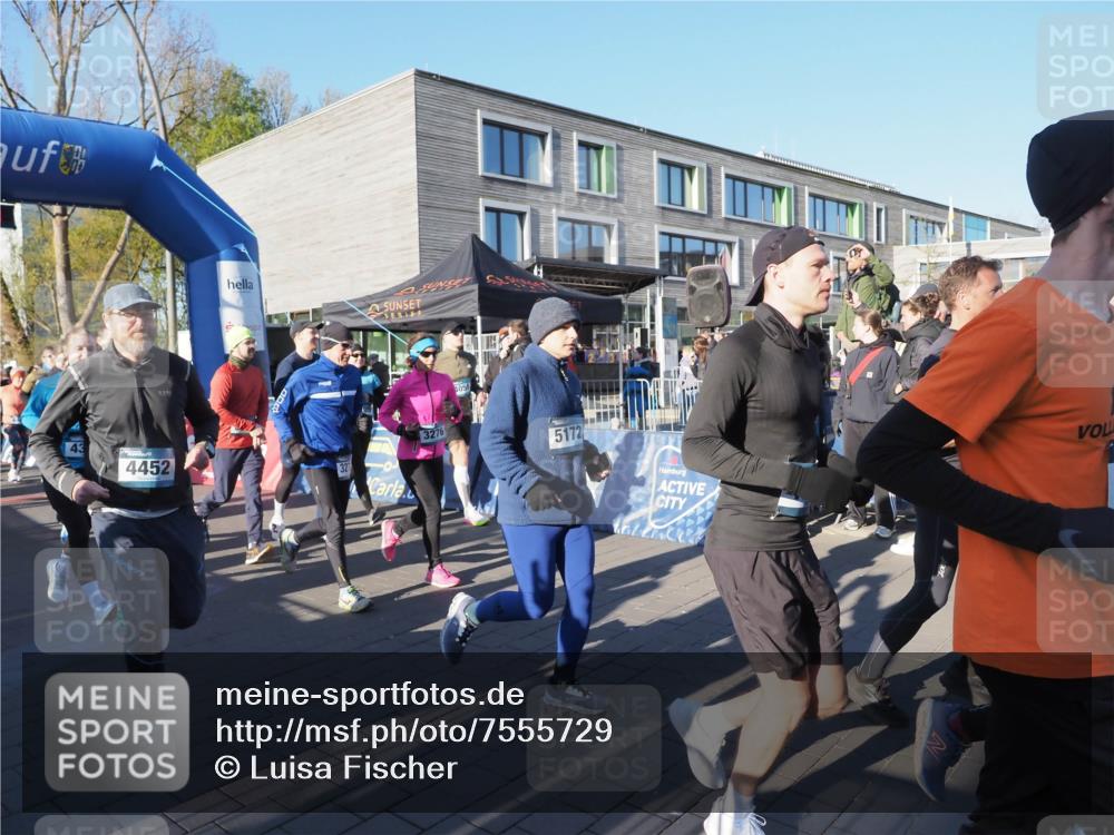 06.04.2025 - 44. Internationalen Wilhelmsburger Insellauf Luisa Fischer http://msf.ph/oto/7555729 06.04.2025 08:51:44 Ziel 4452, 3276, 3059, 5172 meine-sportfotos.de