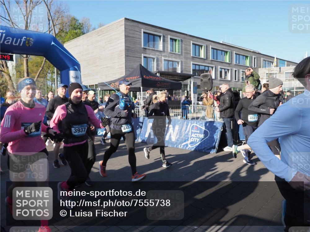 06.04.2025 - 44. Internationalen Wilhelmsburger Insellauf Luisa Fischer http://msf.ph/oto/7555738 06.04.2025 08:51:49 Ziel 49, 3937, 4433, 4027 meine-sportfotos.de