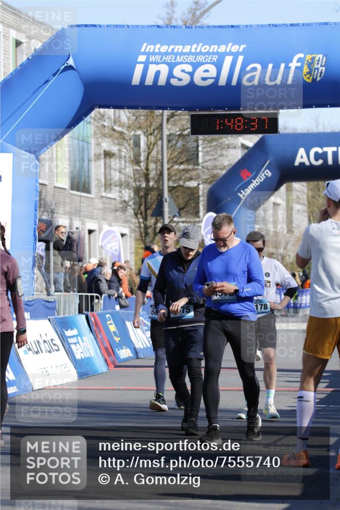 06.04.2025 - 44. Internationalen Wilhelmsburger Insellauf A. Gomolzig http://msf.ph/oto/7555740 06.04.2025 10:38:35 Ziel 3178, 3369, 3675, 4118, 4563, 4578 meine-sportfotos.de