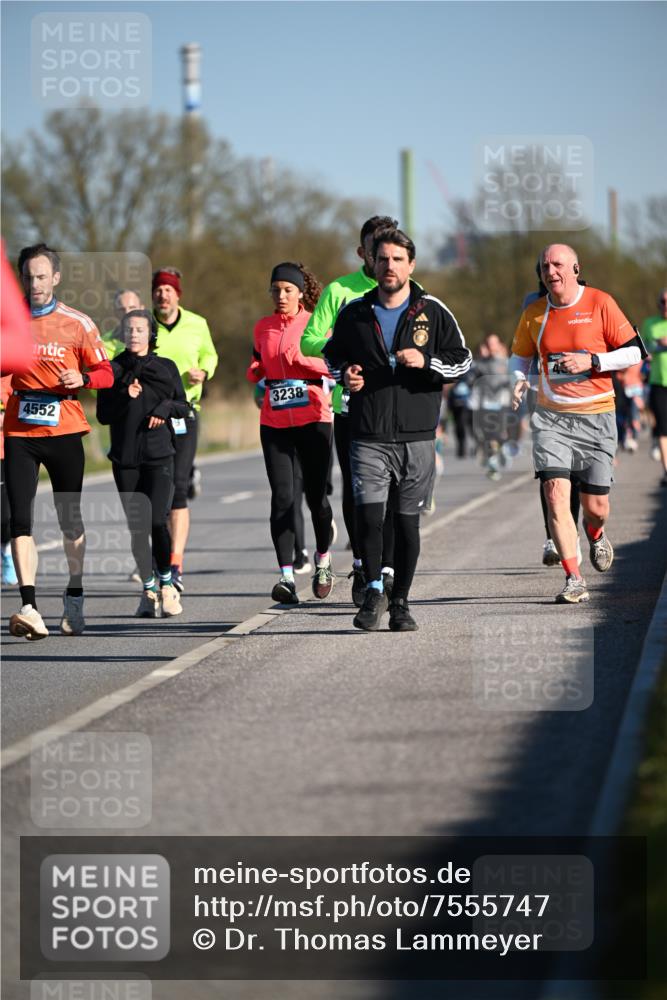 06.04.2025 - 44. Internationalen Wilhelmsburger Insellauf Dr. Thomas Lammeyer http://msf.ph/oto/7555747 06.04.2025 09:31:38 Laufen 4552, 3238 meine-sportfotos.de