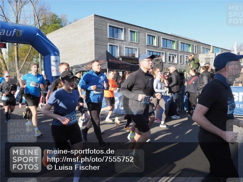 06.04.2025 - 44. Internationalen Wilhelmsburger Insellauf Luisa Fischer http://msf.ph/oto/7555752 06.04.2025 08:51:50 Ziel 10, 4030, 3902, 231, 3047, 313, 31, 4094 meine-sportfotos.de