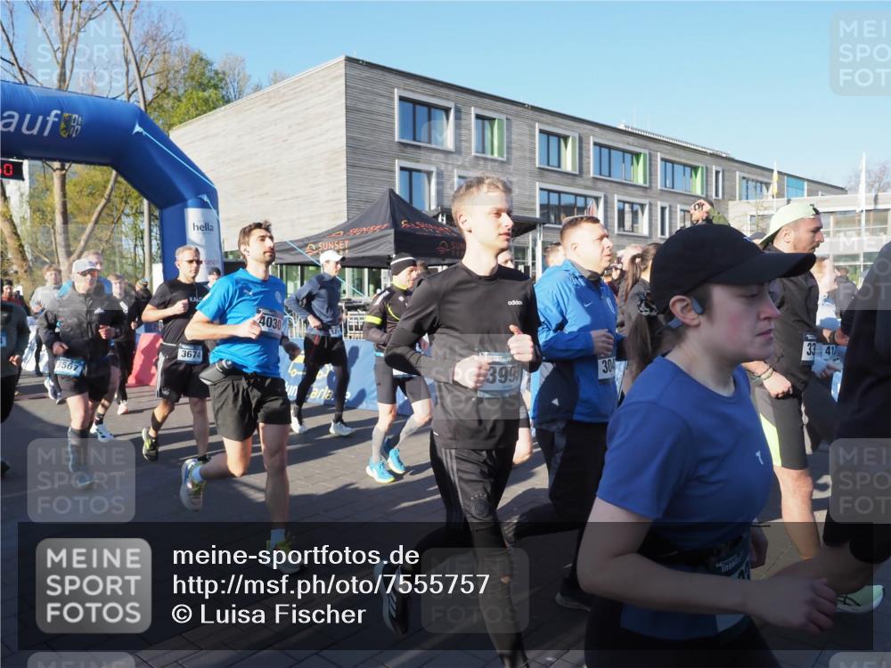 06.04.2025 - 44. Internationalen Wilhelmsburger Insellauf Luisa Fischer http://msf.ph/oto/7555757 06.04.2025 08:51:50 Ziel 0, 3567, 3674, 4030, 399, 304, 33, 41 meine-sportfotos.de