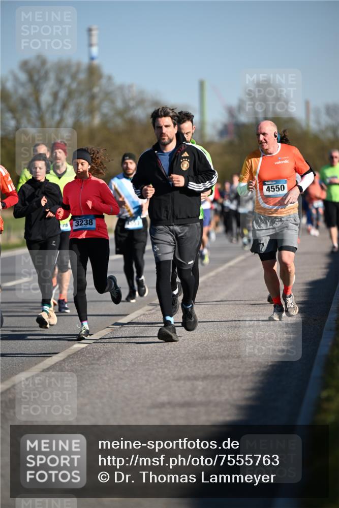06.04.2025 - 44. Internationalen Wilhelmsburger Insellauf Dr. Thomas Lammeyer http://msf.ph/oto/7555763 06.04.2025 09:31:39 Laufen 3, 3238, 4550 meine-sportfotos.de