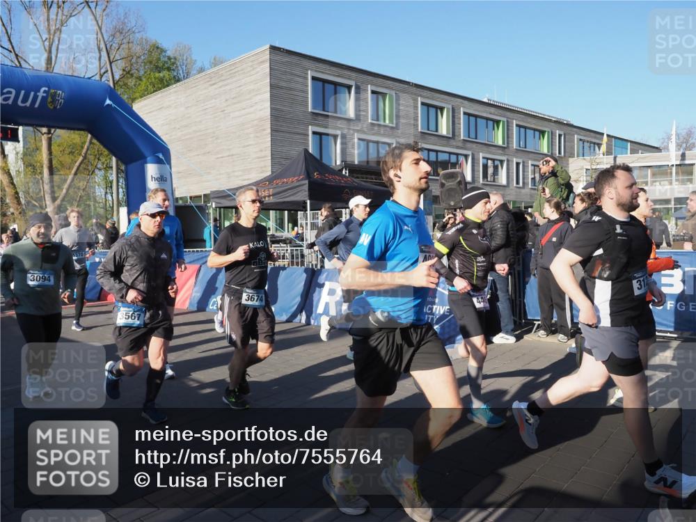 06.04.2025 - 44. Internationalen Wilhelmsburger Insellauf Luisa Fischer http://msf.ph/oto/7555764 06.04.2025 08:51:51 Ziel 3094, 1370, 3567, 3674, 44, 31 meine-sportfotos.de