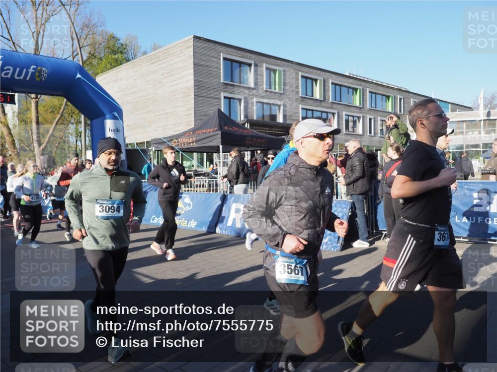 06.04.2025 - 44. Internationalen Wilhelmsburger Insellauf Luisa Fischer http://msf.ph/oto/7555775 06.04.2025 08:51:51 Ziel 5, 4339, 3094, 3567, 367 meine-sportfotos.de