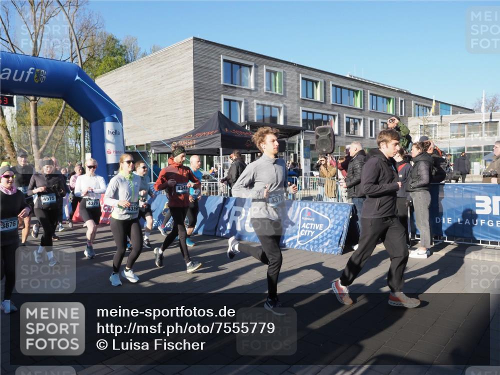 06.04.2025 - 44. Internationalen Wilhelmsburger Insellauf Luisa Fischer http://msf.ph/oto/7555779 06.04.2025 08:51:53 Ziel 63, 3876, 4575, 4376, 4339, 4341, 4370 meine-sportfotos.de
