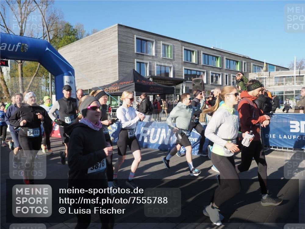 06.04.2025 - 44. Internationalen Wilhelmsburger Insellauf Luisa Fischer http://msf.ph/oto/7555788 06.04.2025 08:51:54 Ziel 54, 5010, 5124, 3876, 437 meine-sportfotos.de