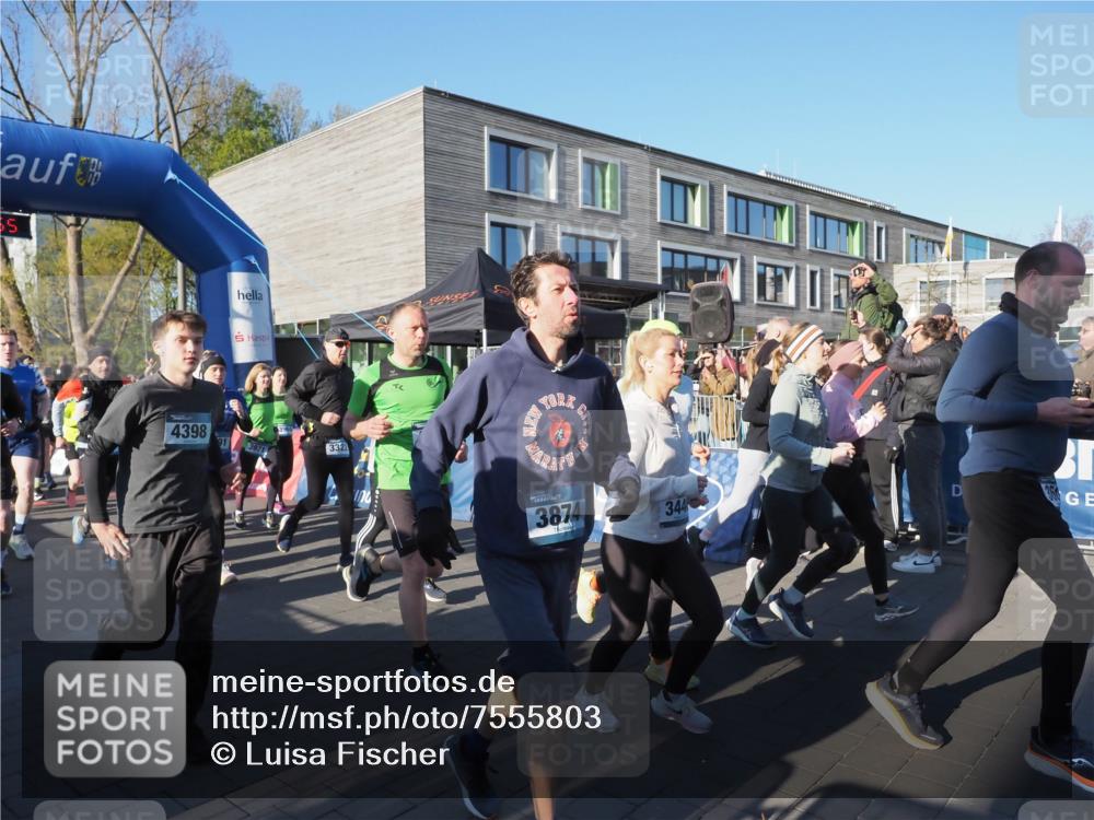 06.04.2025 - 44. Internationalen Wilhelmsburger Insellauf Luisa Fischer http://msf.ph/oto/7555803 06.04.2025 08:51:55 Ziel 55, 4398, 3322, 3874, 344 meine-sportfotos.de