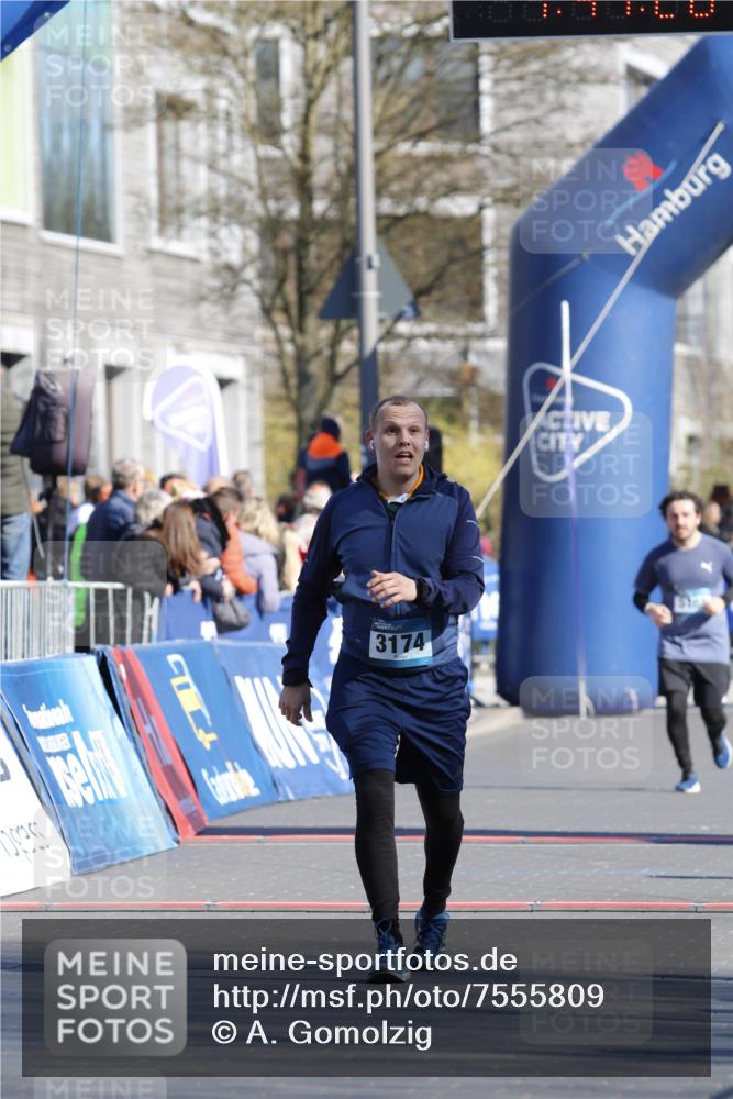 06.04.2025 - 44. Internationalen Wilhelmsburger Insellauf A. Gomolzig http://msf.ph/oto/7555809 06.04.2025 10:37:26 Ziel 3174, 4515 meine-sportfotos.de