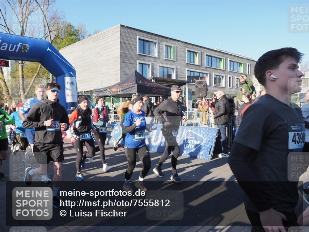 06.04.2025 - 44. Internationalen Wilhelmsburger Insellauf Luisa Fischer http://msf.ph/oto/7555812 06.04.2025 08:51:56 Ziel 56, 381, 523, 4113, 4119, 4, 5091, 33, 4398 meine-sportfotos.de