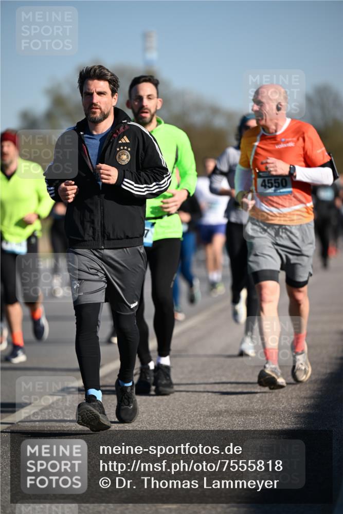 06.04.2025 - 44. Internationalen Wilhelmsburger Insellauf Dr. Thomas Lammeyer http://msf.ph/oto/7555818 06.04.2025 09:31:41 Laufen 4550 meine-sportfotos.de