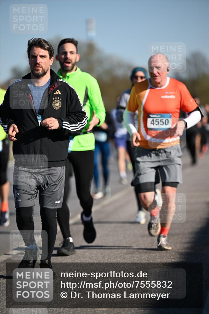 06.04.2025 - 44. Internationalen Wilhelmsburger Insellauf Dr. Thomas Lammeyer http://msf.ph/oto/7555832 06.04.2025 09:31:42 Laufen 4550 meine-sportfotos.de