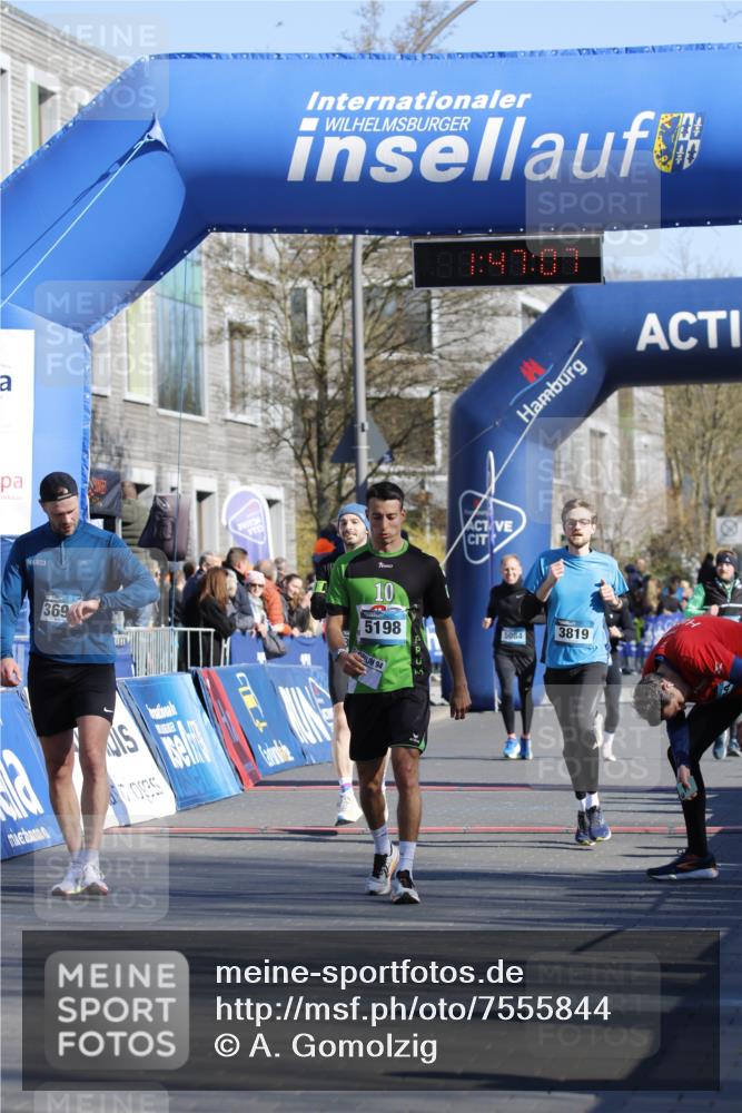 06.04.2025 - 44. Internationalen Wilhelmsburger Insellauf A. Gomolzig http://msf.ph/oto/7555844 06.04.2025 10:37:05 Ziel 3543, 3690, 3819, 4587, 5198 meine-sportfotos.de