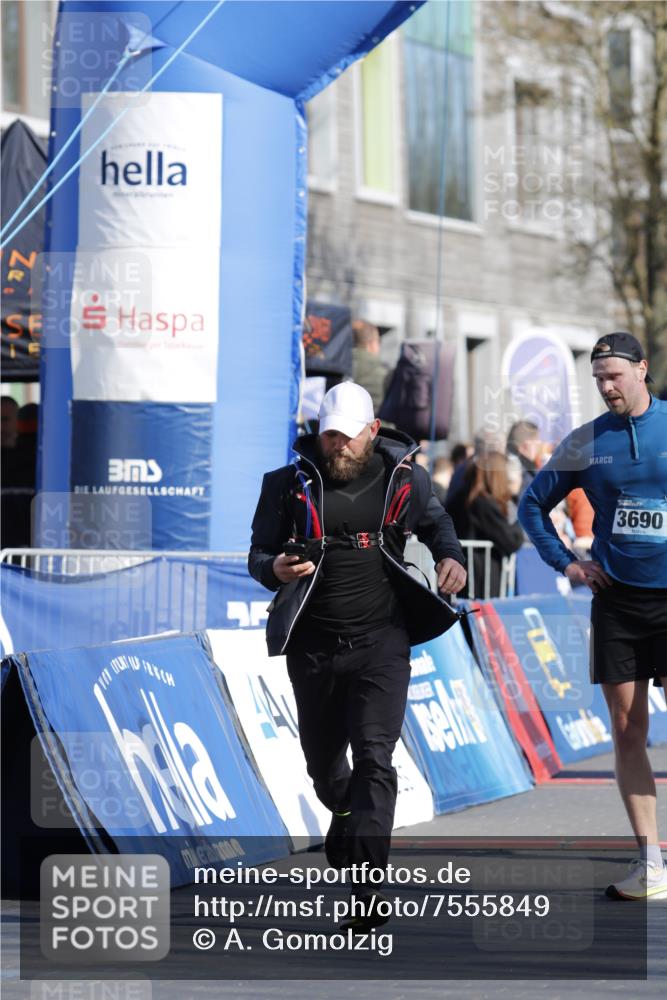 06.04.2025 - 44. Internationalen Wilhelmsburger Insellauf A. Gomolzig http://msf.ph/oto/7555849 06.04.2025 10:37:02 Ziel 3690, 4534, 4587, 5198 meine-sportfotos.de