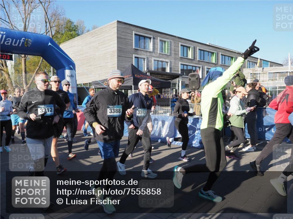 06.04.2025 - 44. Internationalen Wilhelmsburger Insellauf Luisa Fischer http://msf.ph/oto/7555858 06.04.2025 08:52:03 Ziel 2, 03, 4208, 3312, 73, 3388, 3313 meine-sportfotos.de