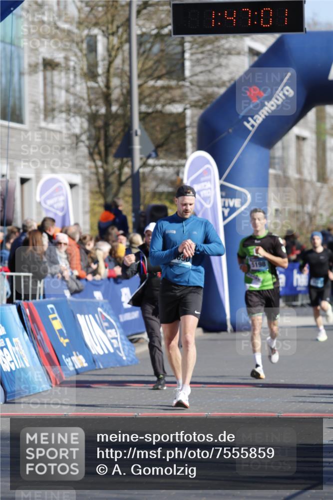 06.04.2025 - 44. Internationalen Wilhelmsburger Insellauf A. Gomolzig http://msf.ph/oto/7555859 06.04.2025 10:36:59 Ziel 3690, 4534, 5098 meine-sportfotos.de