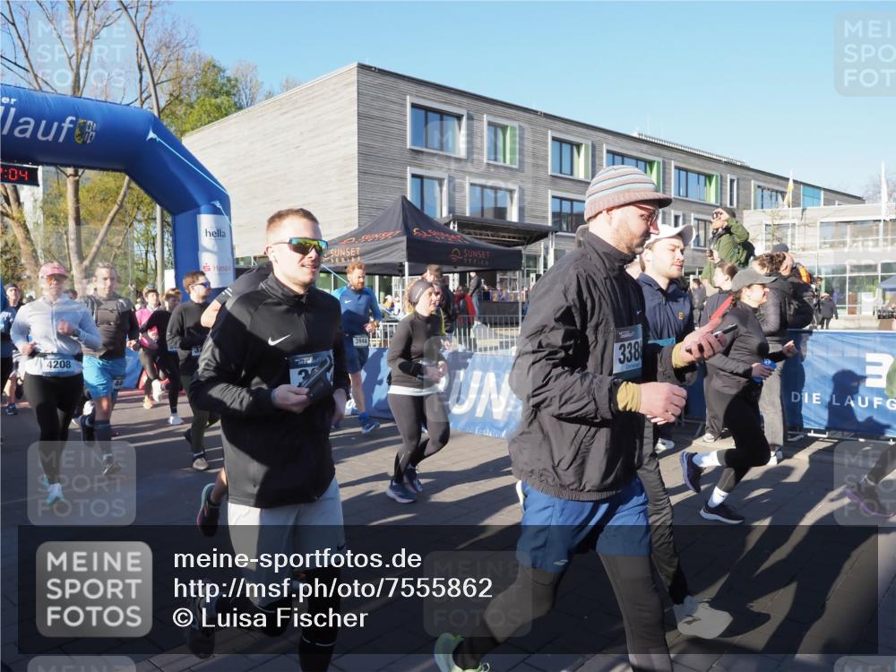 06.04.2025 - 44. Internationalen Wilhelmsburger Insellauf Luisa Fischer http://msf.ph/oto/7555862 06.04.2025 08:52:04 Ziel 2, 04, 4208, 3944, 338 meine-sportfotos.de