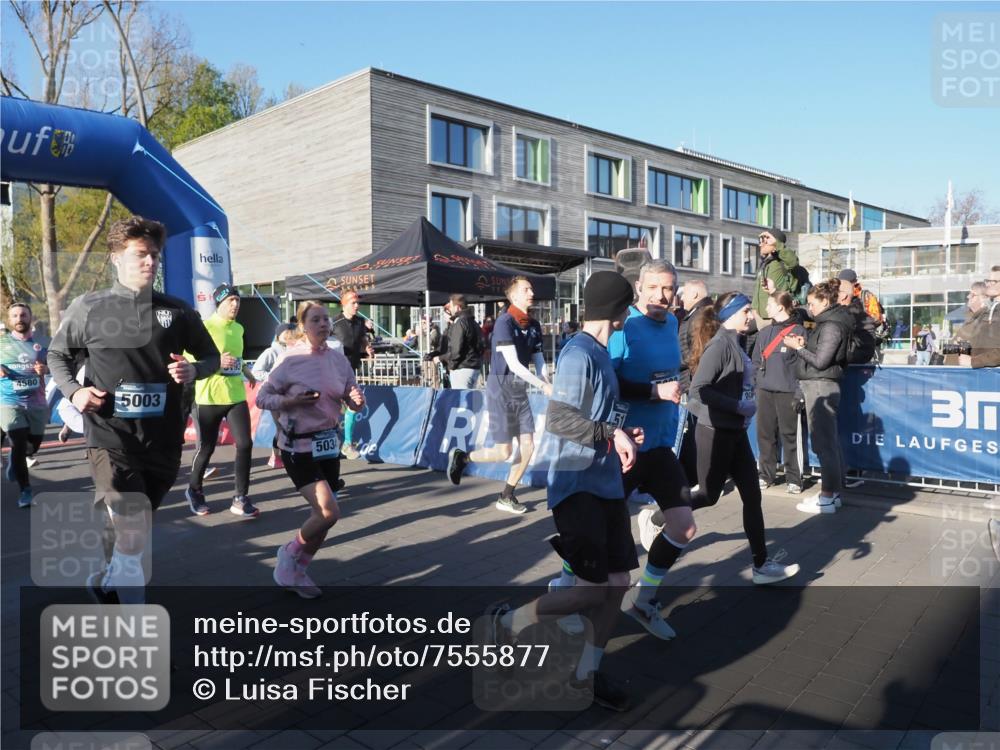 06.04.2025 - 44. Internationalen Wilhelmsburger Insellauf Luisa Fischer http://msf.ph/oto/7555877 06.04.2025 08:52:10 Ziel 4580, 5003, 503 meine-sportfotos.de