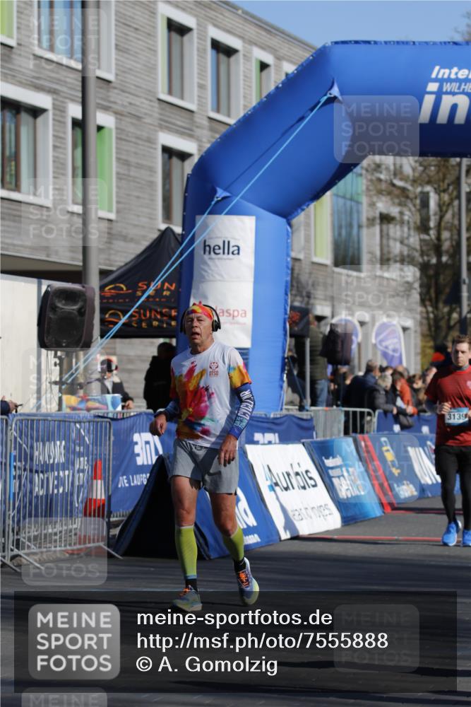 06.04.2025 - 44. Internationalen Wilhelmsburger Insellauf A. Gomolzig http://msf.ph/oto/7555888 06.04.2025 10:36:34 Ziel 3139, 3952, 4077, 4129, 5178 meine-sportfotos.de
