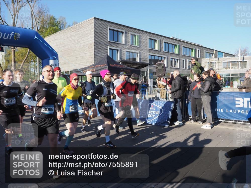 06.04.2025 - 44. Internationalen Wilhelmsburger Insellauf Luisa Fischer http://msf.ph/oto/7555891 06.04.2025 08:52:14 Ziel 3010, 3006, 4396, 3533, 3089 meine-sportfotos.de