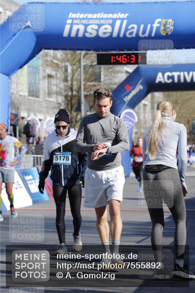 06.04.2025 - 44. Internationalen Wilhelmsburger Insellauf A. Gomolzig http://msf.ph/oto/7555892 06.04.2025 10:36:29 Ziel 3952, 4129, 5178 meine-sportfotos.de