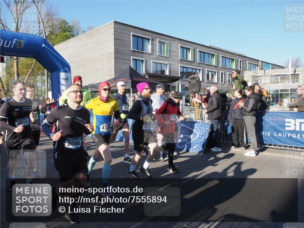 06.04.2025 - 44. Internationalen Wilhelmsburger Insellauf Luisa Fischer http://msf.ph/oto/7555894 06.04.2025 08:52:14 Ziel 3010, 9, 4396, 3006, 519, 35, 3089 meine-sportfotos.de