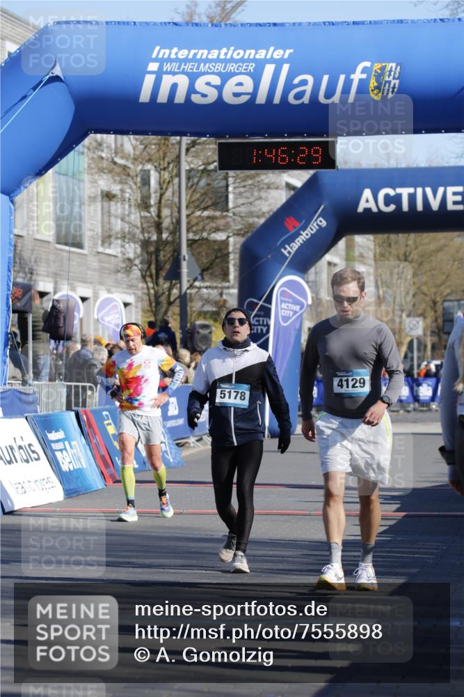 06.04.2025 - 44. Internationalen Wilhelmsburger Insellauf A. Gomolzig http://msf.ph/oto/7555898 06.04.2025 10:36:27 Ziel 3952, 4129, 5178 meine-sportfotos.de