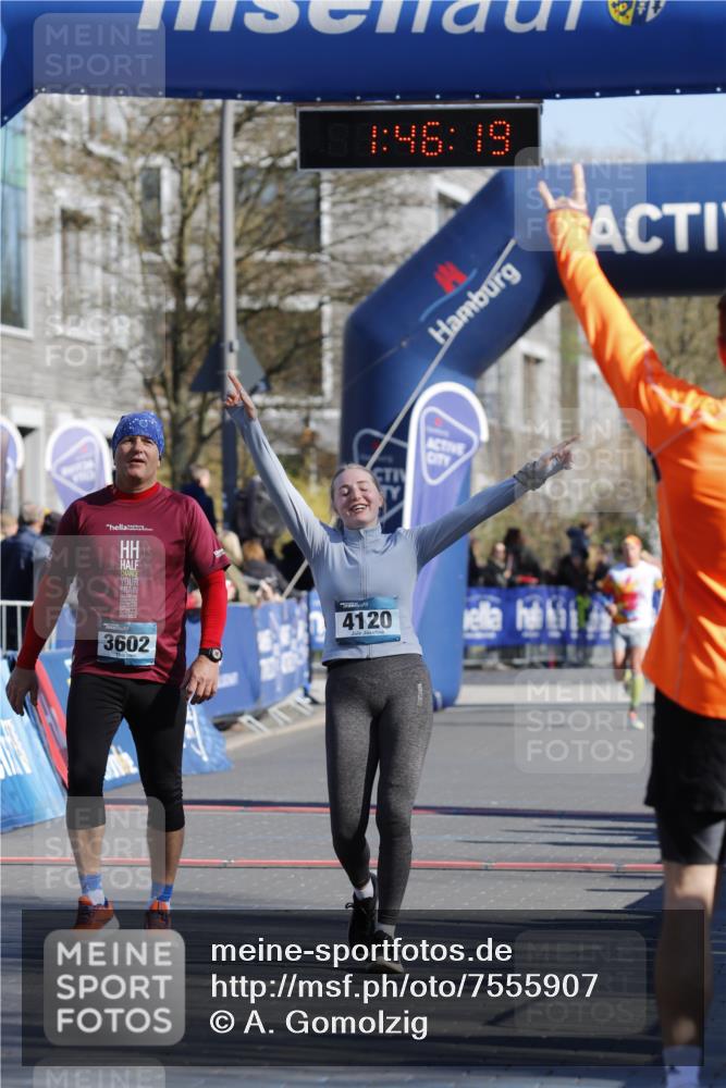 06.04.2025 - 44. Internationalen Wilhelmsburger Insellauf A. Gomolzig http://msf.ph/oto/7555907 06.04.2025 10:36:17 Ziel 3602, 3944, 4120 meine-sportfotos.de
