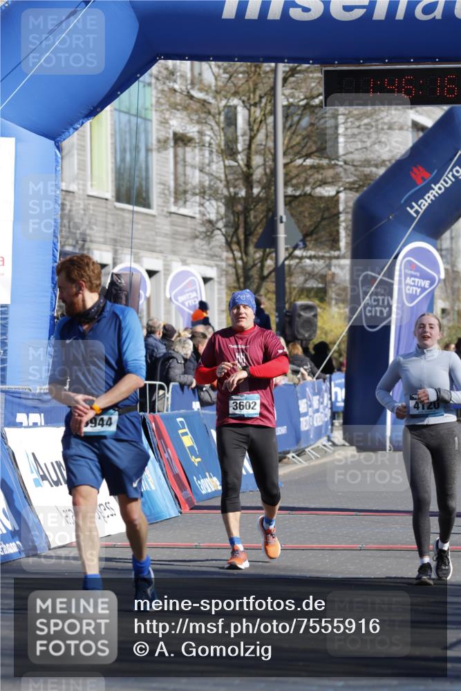 06.04.2025 - 44. Internationalen Wilhelmsburger Insellauf A. Gomolzig http://msf.ph/oto/7555916 06.04.2025 10:36:14 Ziel 3602, 3832, 3933, 3944, 4120 meine-sportfotos.de