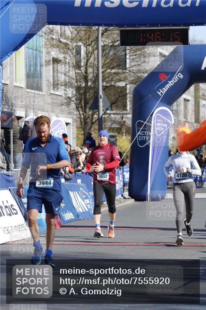 06.04.2025 - 44. Internationalen Wilhelmsburger Insellauf A. Gomolzig http://msf.ph/oto/7555920 06.04.2025 10:36:13 Ziel 3602, 3832, 3933, 3944, 4120 meine-sportfotos.de