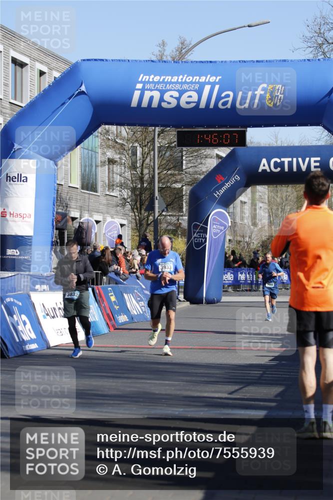 06.04.2025 - 44. Internationalen Wilhelmsburger Insellauf A. Gomolzig http://msf.ph/oto/7555939 06.04.2025 10:36:05 Ziel 3580, 3832, 3933, 4124 meine-sportfotos.de